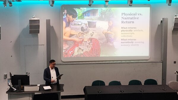 Ned Legaspi presenting the distinction between physical and narrative return at SOAS University of London