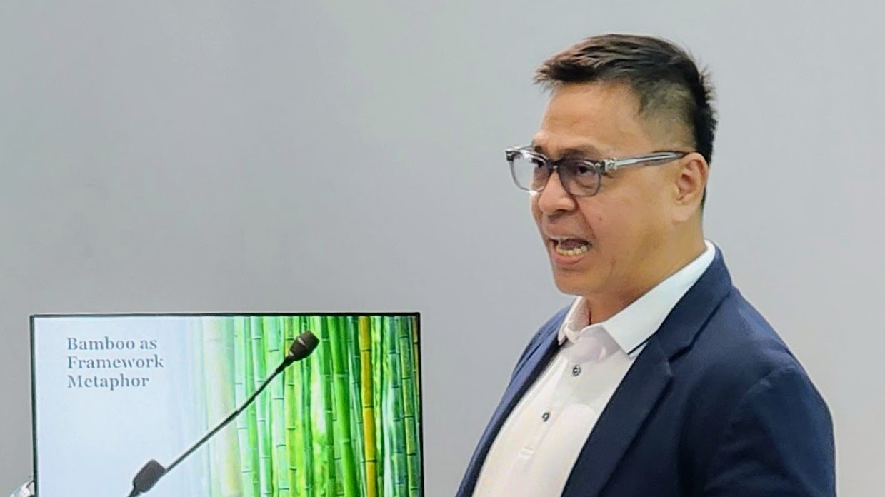 Ned Legaspi explaining bamboo as a framework and metaphor during his presentation at SOAS University of London
