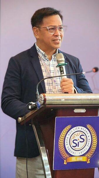 Ned Legaspi speaking on culturally intelligent storytelling at Vietnam National University in Hanoi