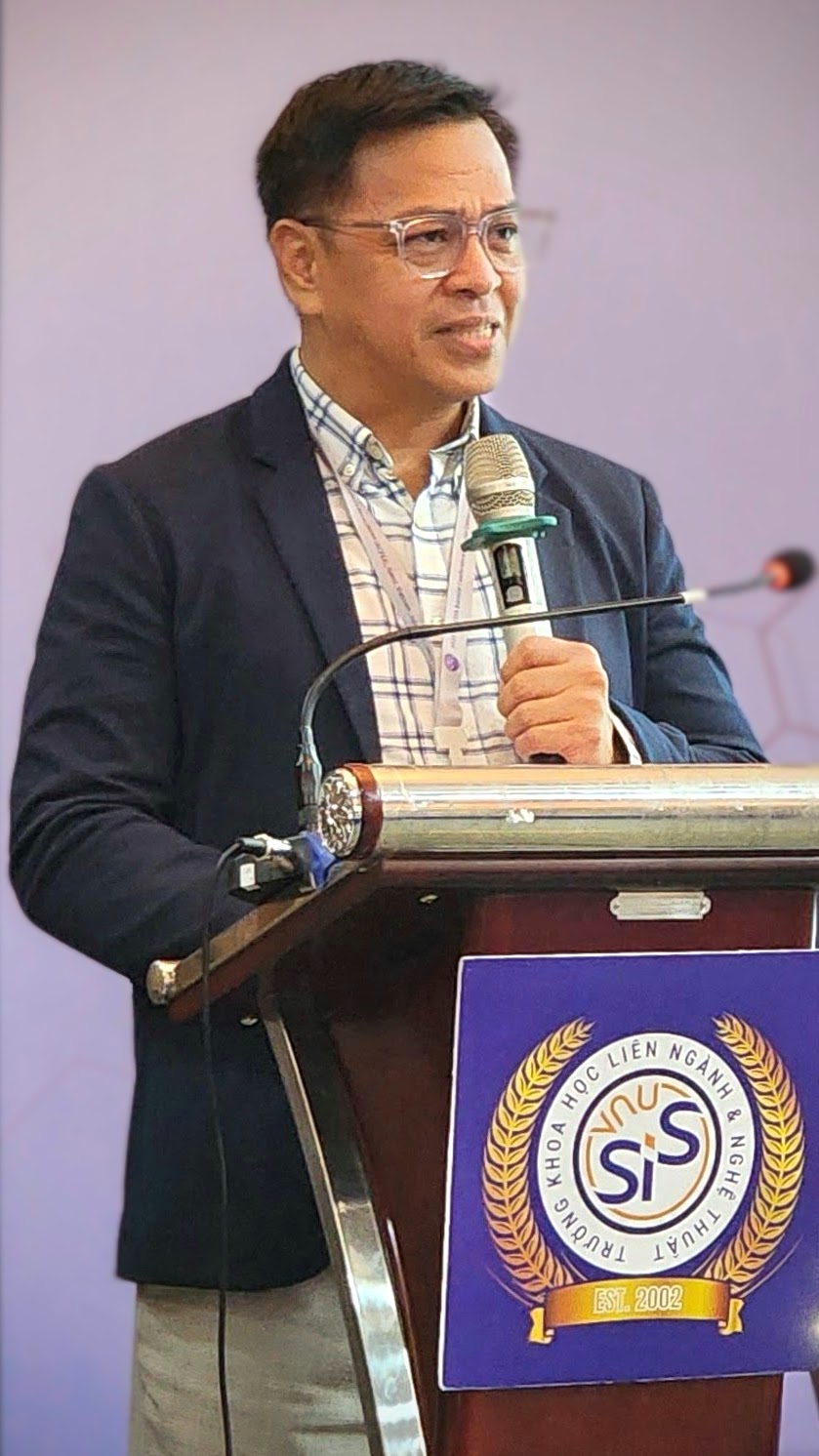 Ned Legaspi speaking on culturally intelligent storytelling at Vietnam National University in Hanoi
